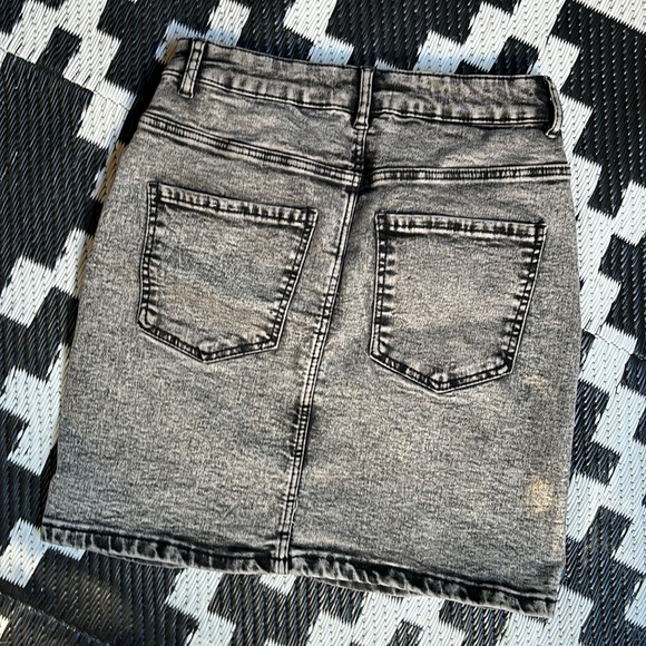 ACID WASH DENIM MINI SKIRT - Picture 2 of 3